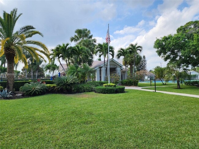 Building Photo - 10246 Lexington Estates Blvd