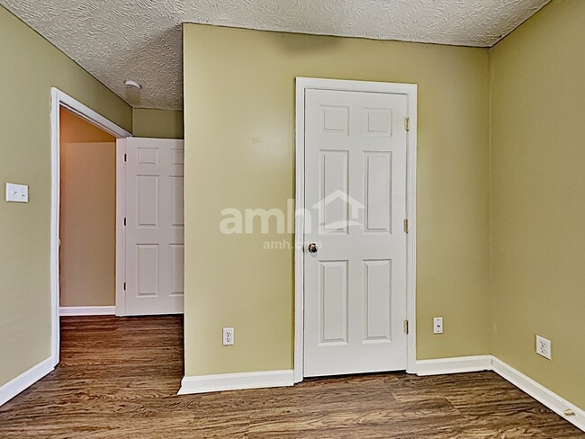 Building Photo - 1423 Newbury Ln
