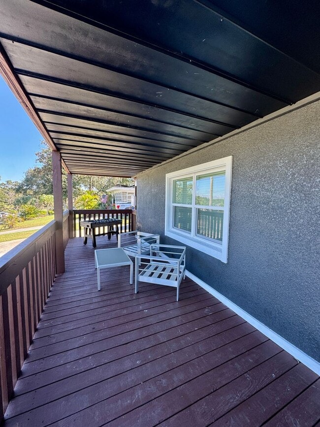 Building Photo - Fully Furnished Down Town Clermont Short T...