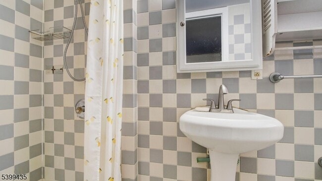 Building Photo - 836 Livingston Rd