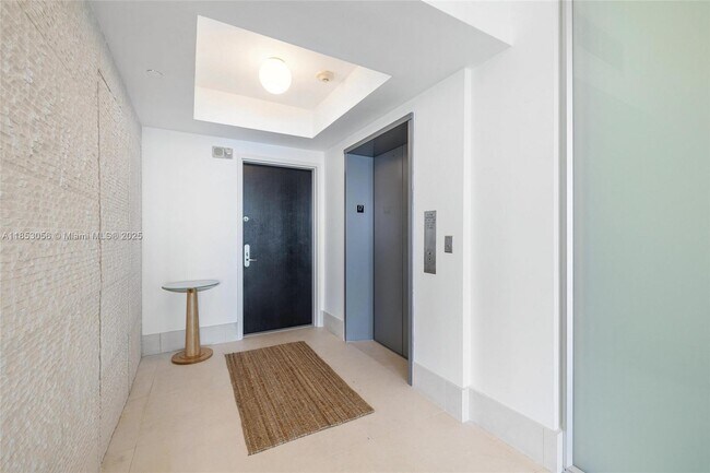 Building Photo - 1331 Brickell Bay Dr