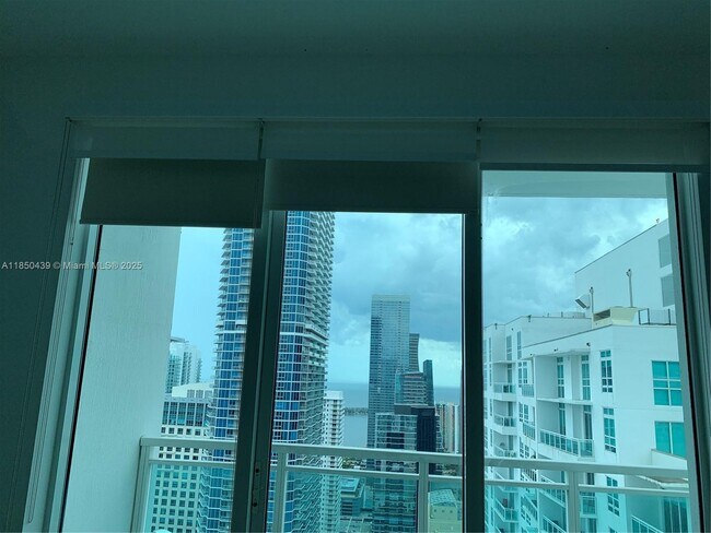 Building Photo - 950 Brickell Bay Dr