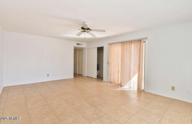 Building Photo - 10421 E Silvertree Dr