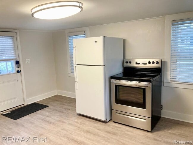 Building Photo - 611 Fairgrove Ave