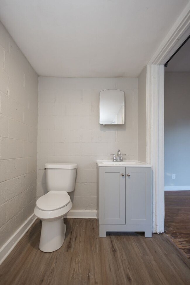 Building Photo - 731 Williams St