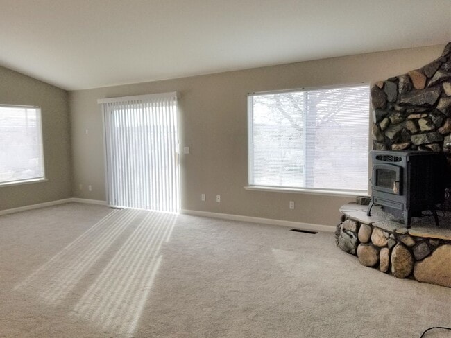 Building Photo - Home For Rent in Gardnerville-Fish Springs...