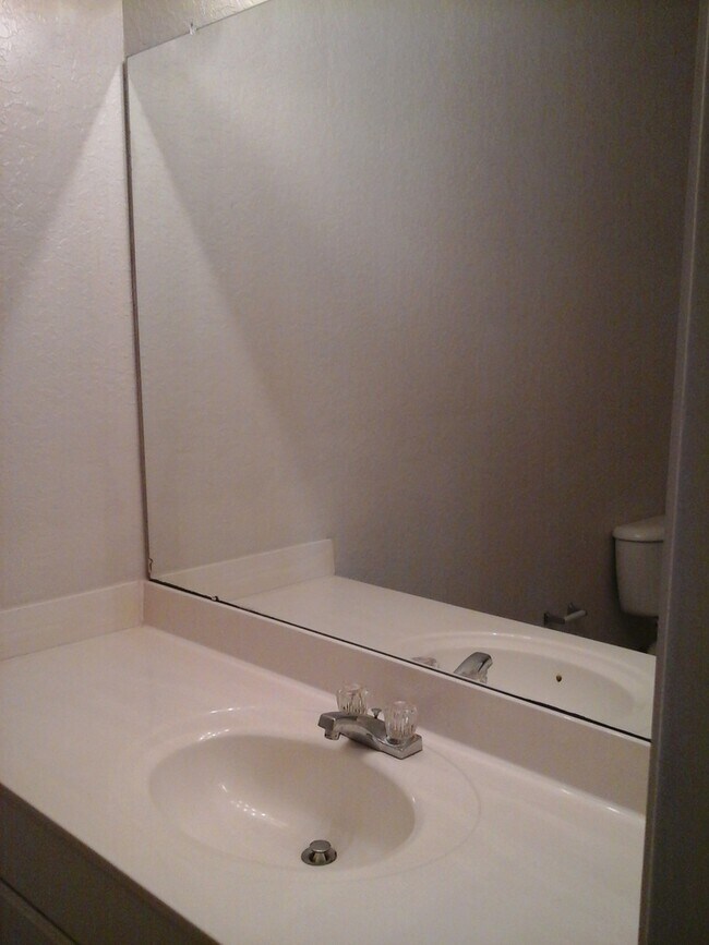 Building Photo - 6007