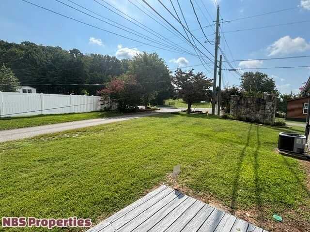 Building Photo - 3023 Bryan Rd