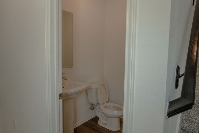 Building Photo - 5746 Hampton Vly Dr
