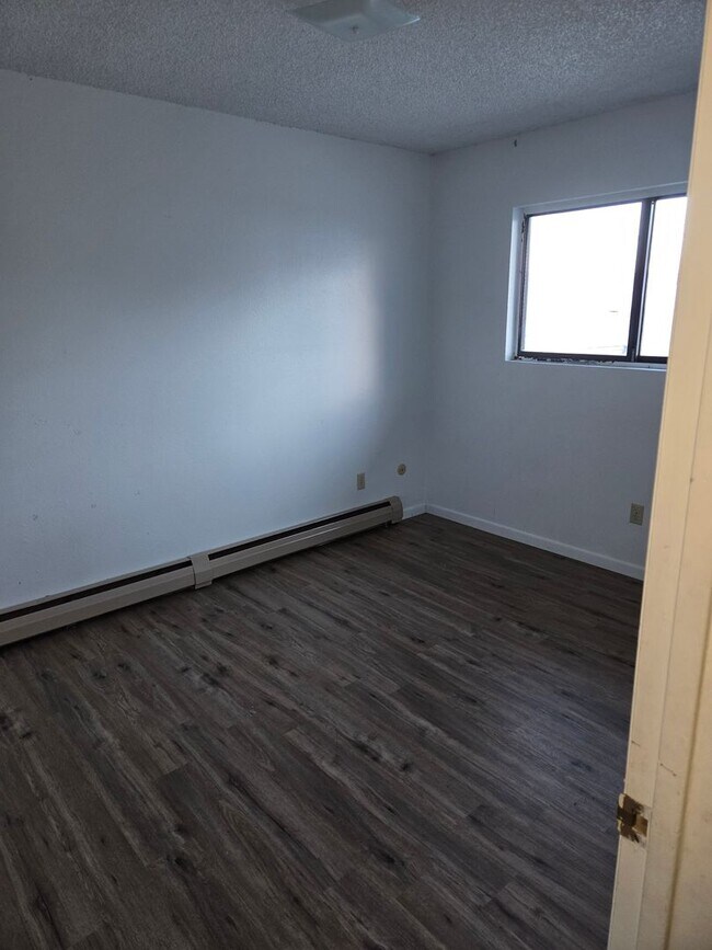 Building Photo - 406 West Ave