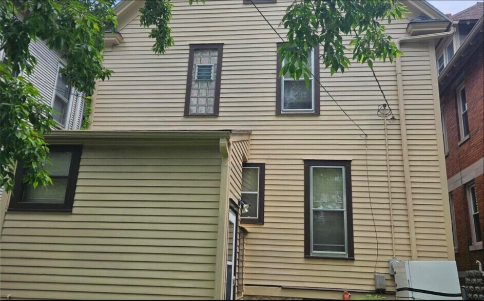 Building Photo - 2577 N Frederick Ave