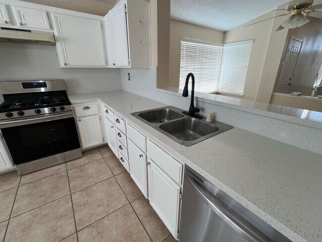 Building Photo - 9824 Cross Creek Way