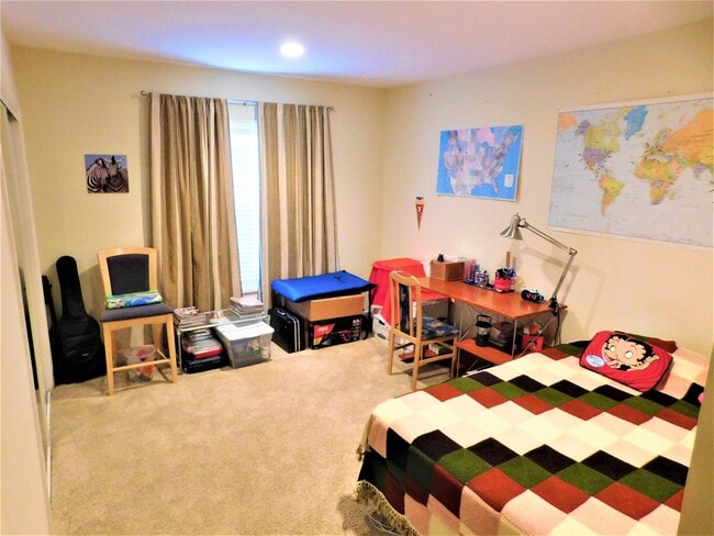 Building Photo - 1441 N Naomi St