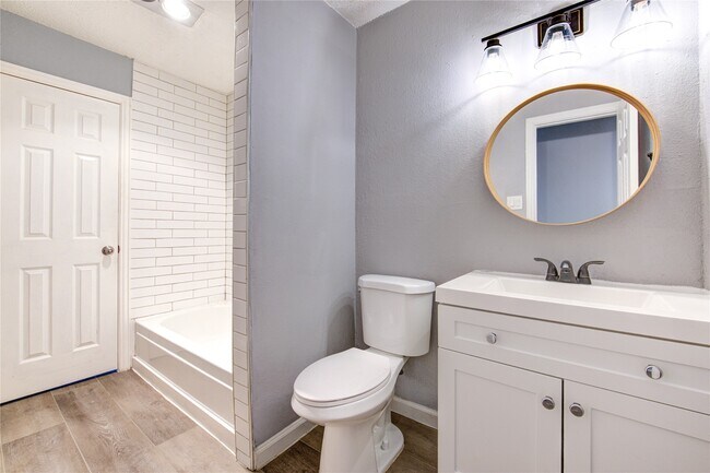 Building Photo - 3929 Tanglewilde St