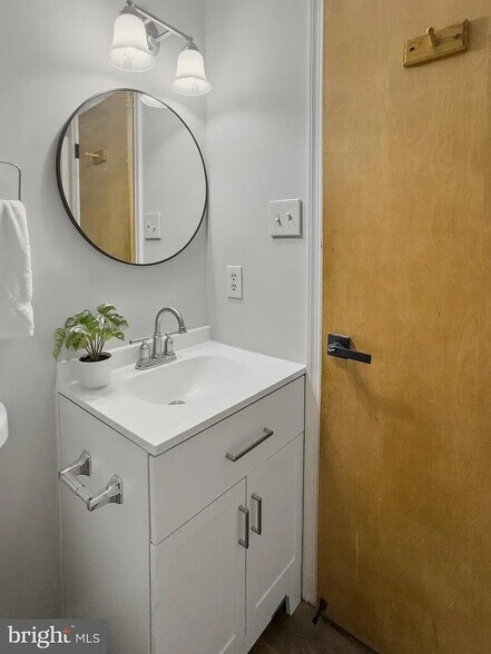 downstairs full bath - 5005 Apache St