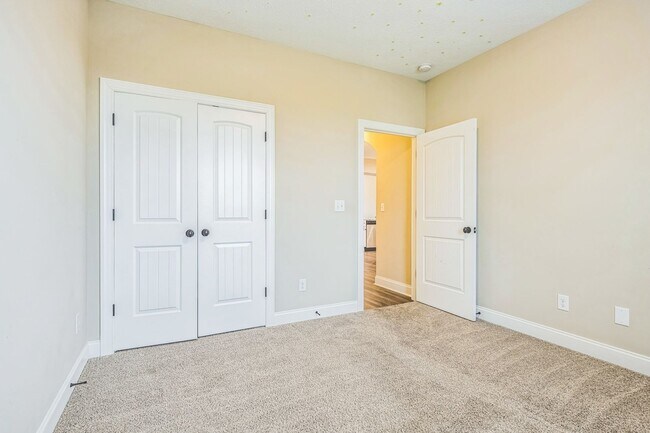 Building Photo - Charming 3BR House in Warrenville