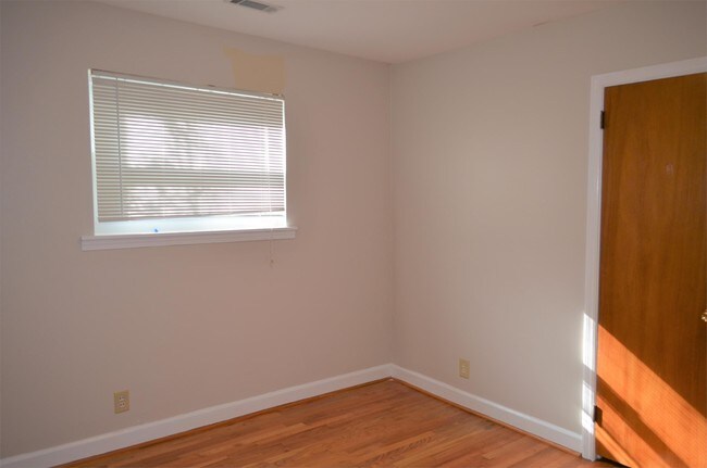 Building Photo - 134 White Oak Dr