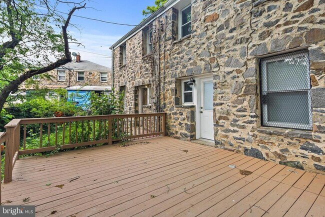 Building Photo - 5107 Laurel Ave