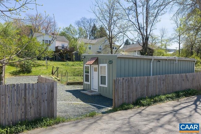 Building Photo - 1403 Burgess Ln