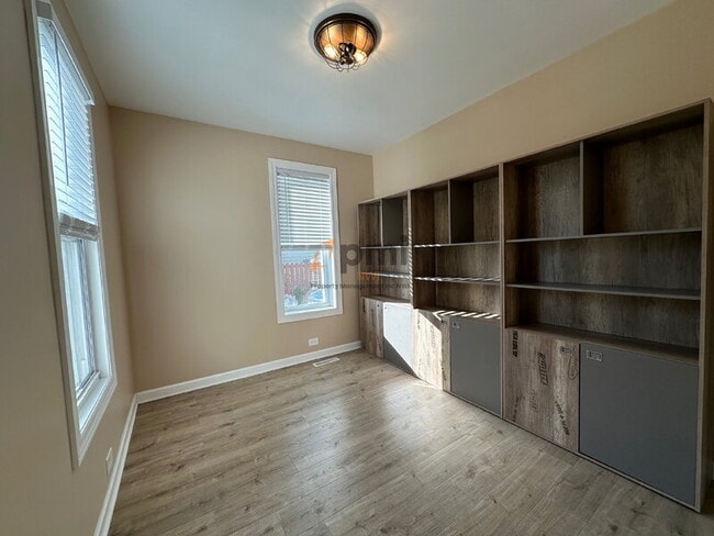 Building Photo - 511 W Goldsborough St