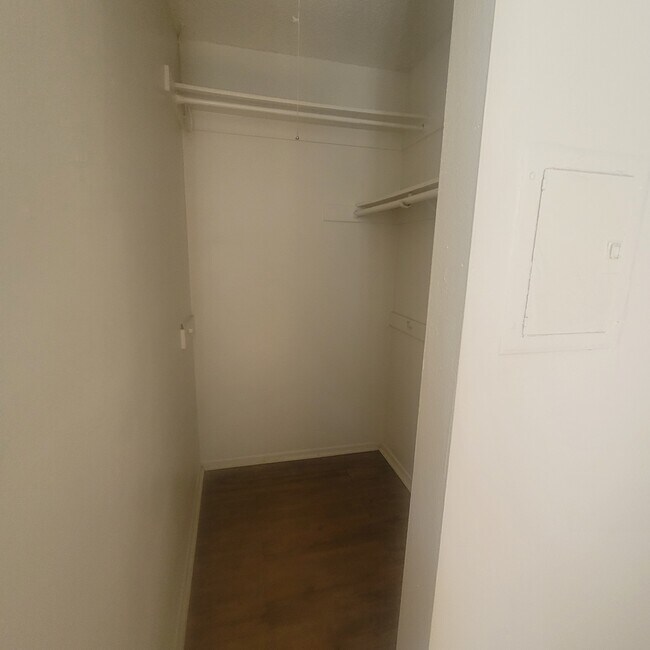 Closeth - 8155 Langdon Ave
