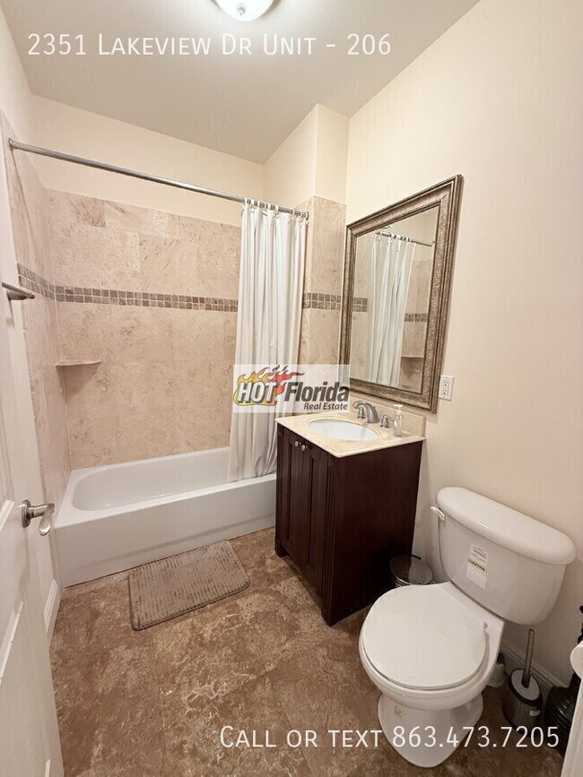 Building Photo - 2351 Lakeview Dr