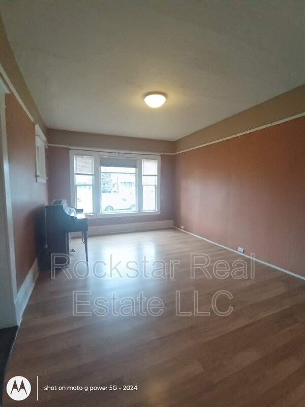 Building Photo - 519 E Ermina Ave