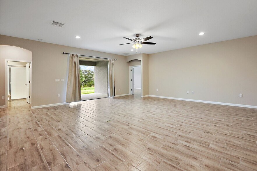 Building Photo - 615 Avila Pl