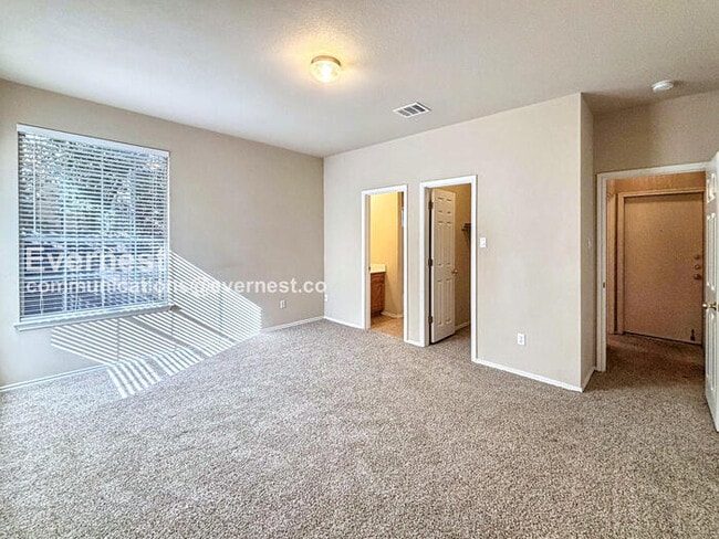 Building Photo - 3505 Fitzroy Ave