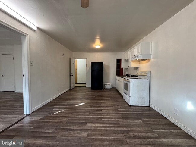 Building Photo - 222 Long Ln