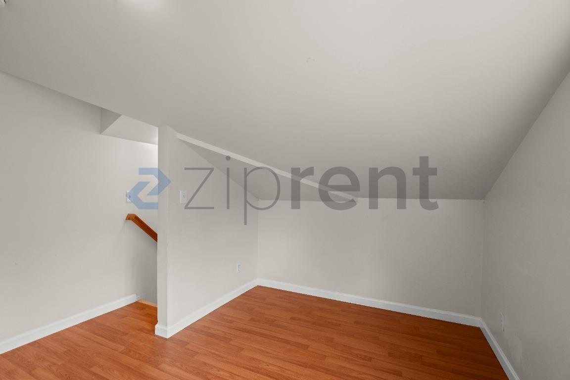 Building Photo - Unit