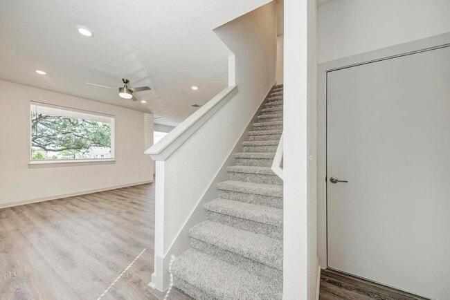 Building Photo - 2120 Ettalee Ct