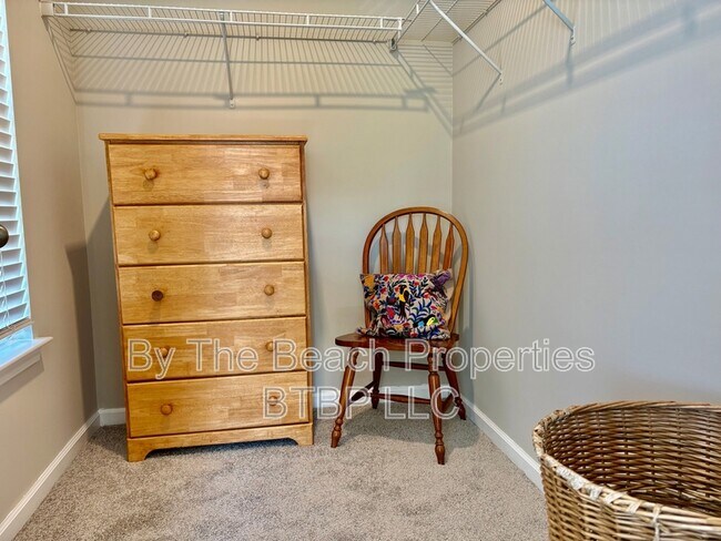 Building Photo - 194 Spencer Cir