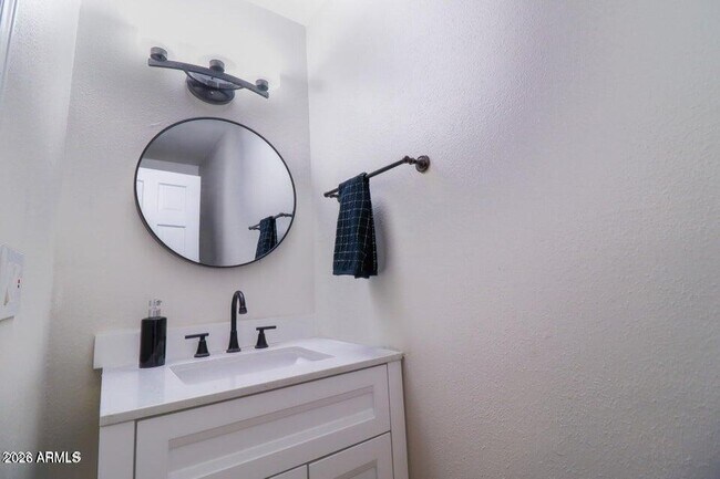 Building Photo - 113 S Ocean Dr