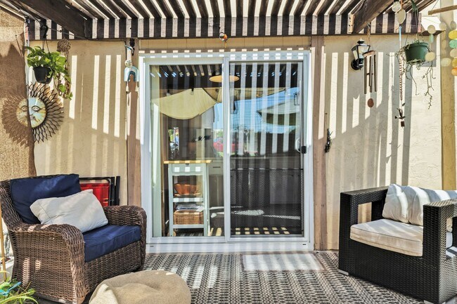 Building Photo - Beautifully Renovated Townhome-MUST SEE!!!