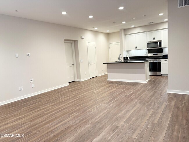 Building Photo - 215 Red Brick Dr