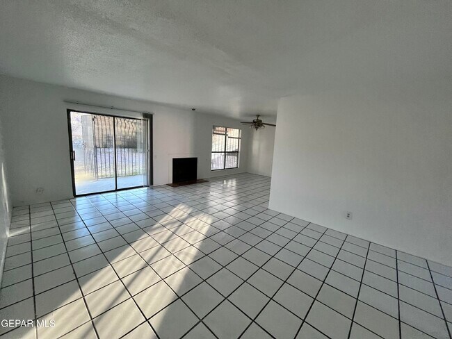 Building Photo - 10418 Ashwood Dr