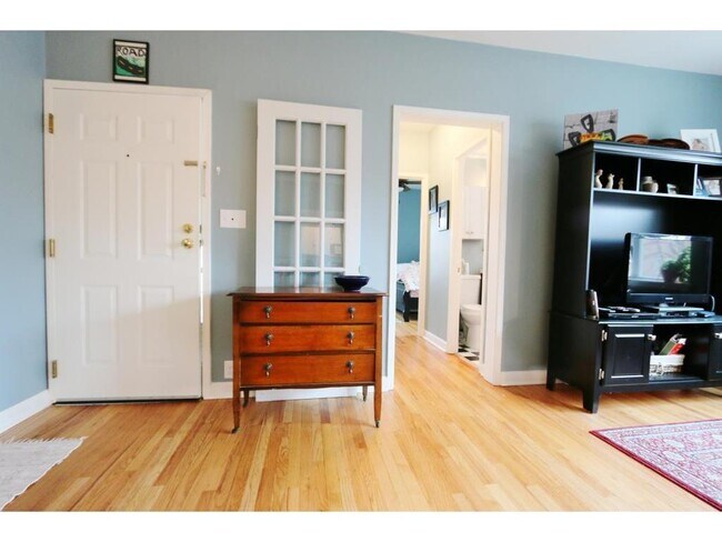 Building Photo - 3124 W Bde Maka Ska Blvd