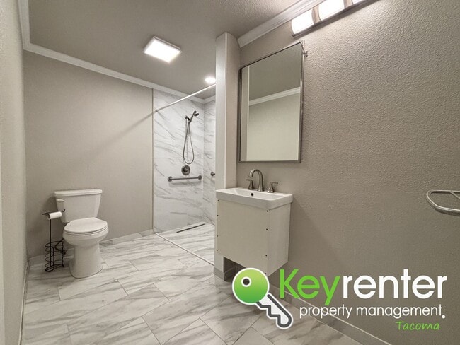 Building Photo - Stylishly Updated Lakewood Home in Seclude...