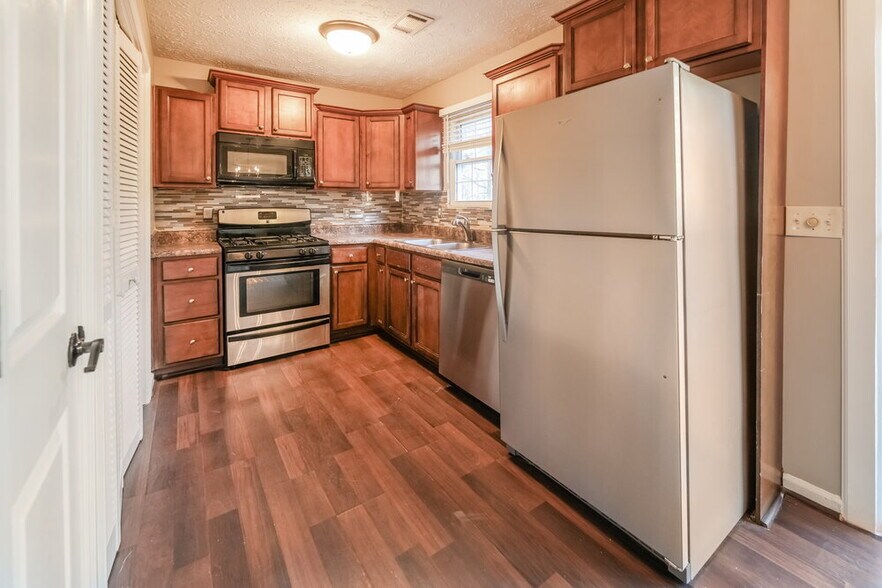 Building Photo - 1860 Rainbow Ln