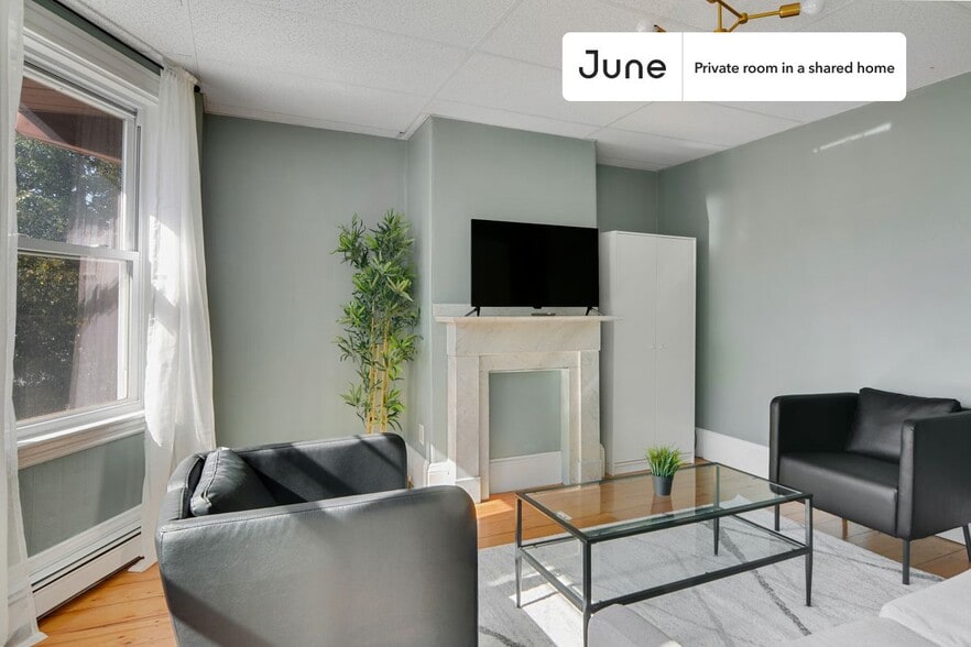 Building Photo - Room in Shared 4 bed/1 bath home