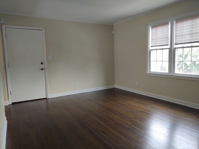 Building Photo - Cozy Condo located in McAlway Manor in Cot...