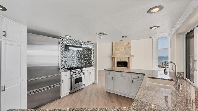 Building Photo - 120 Sands Pt Dr