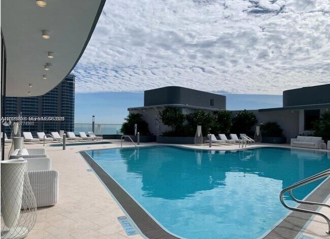 Building Photo - 1000 Brickell Plaza