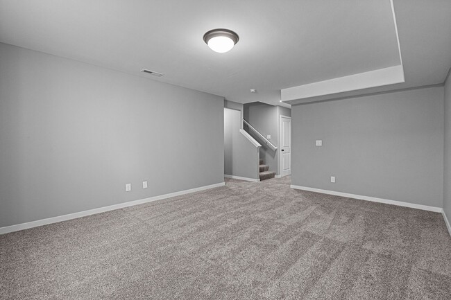 Building Photo - Spacious New Built, Great Location!