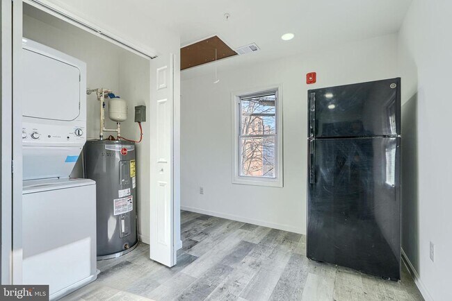 Building Photo - 7 S Carrollton Ave