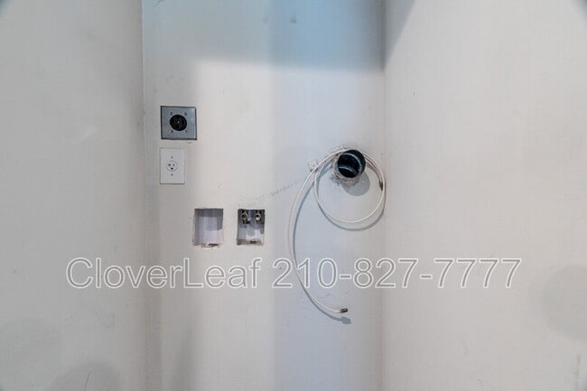Building Photo - 139 Hansford St