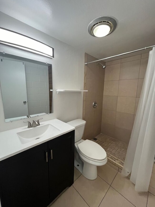 Building Photo - Mililani Town 2 bed/1 bath Apartment