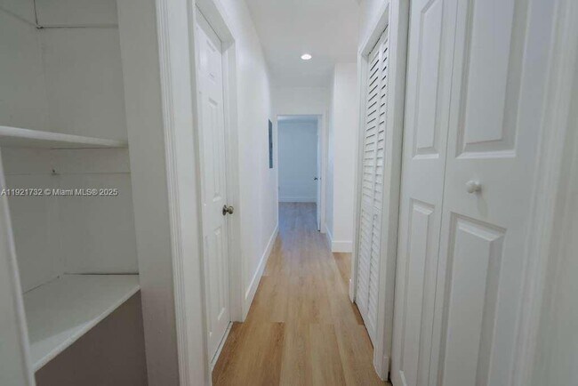 Building Photo - 11316 Peachtree Dr