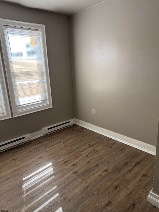 Building Photo - 120 N Congress Ave